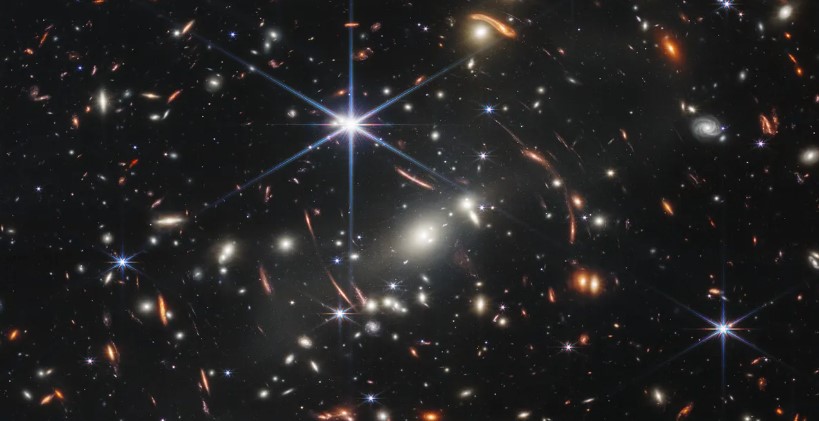 Early universe galaxies imaged by JWST