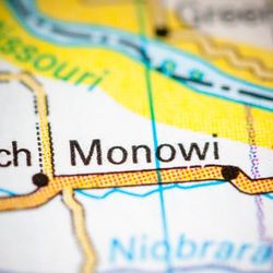 A close up of a map showing Monowi. The town is situated on a road that runs to a town called Lynch which then branches off in three directions. Above the town is a river running from the middle of the image to the middle right.